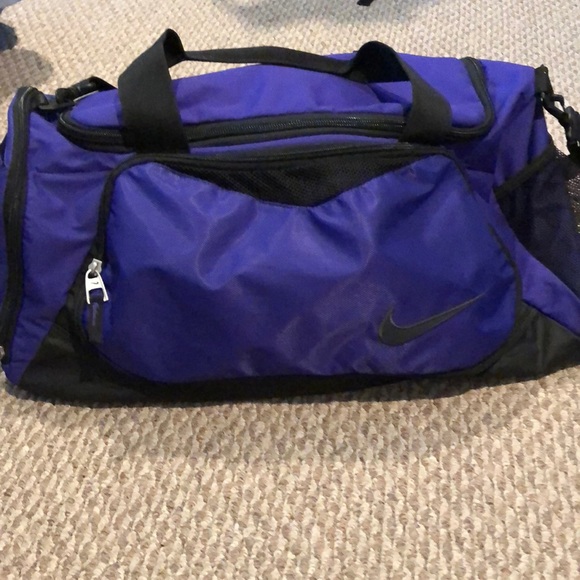 Nike Handbags - Nike duffel bag!
